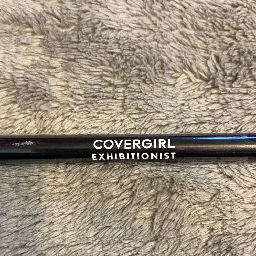 COVERGIRL Exhibitionist Lipliner Pencil in Garnet Red